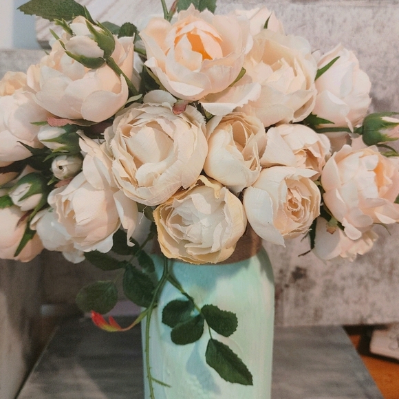 Gorgeous and elegant faux cabbage roses - Picture 1 of 1